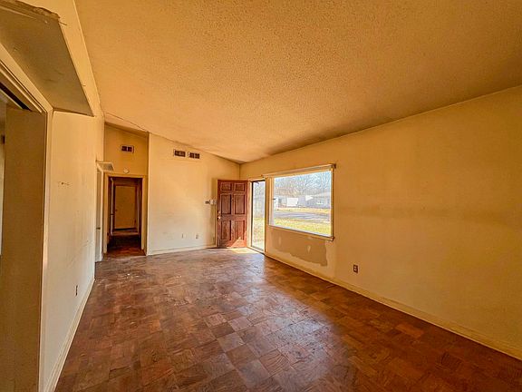3rd image of 5122 Warfield Dr