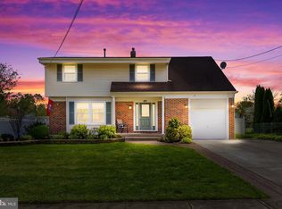 704 Chapel Rd, Cinnaminson, NJ 08077