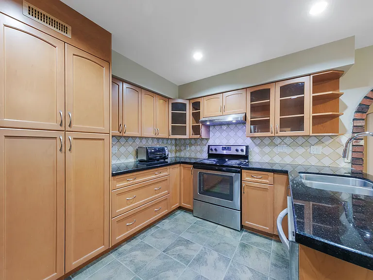 1420 Crestlawn Dr #D142 — Photo 10