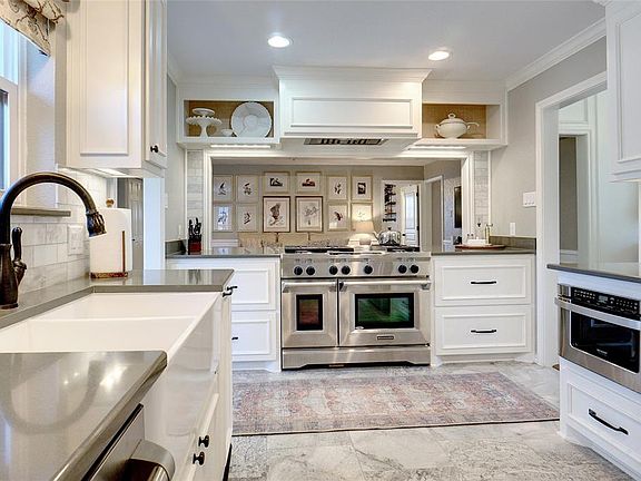 2nd image of 1612 Heather Ln