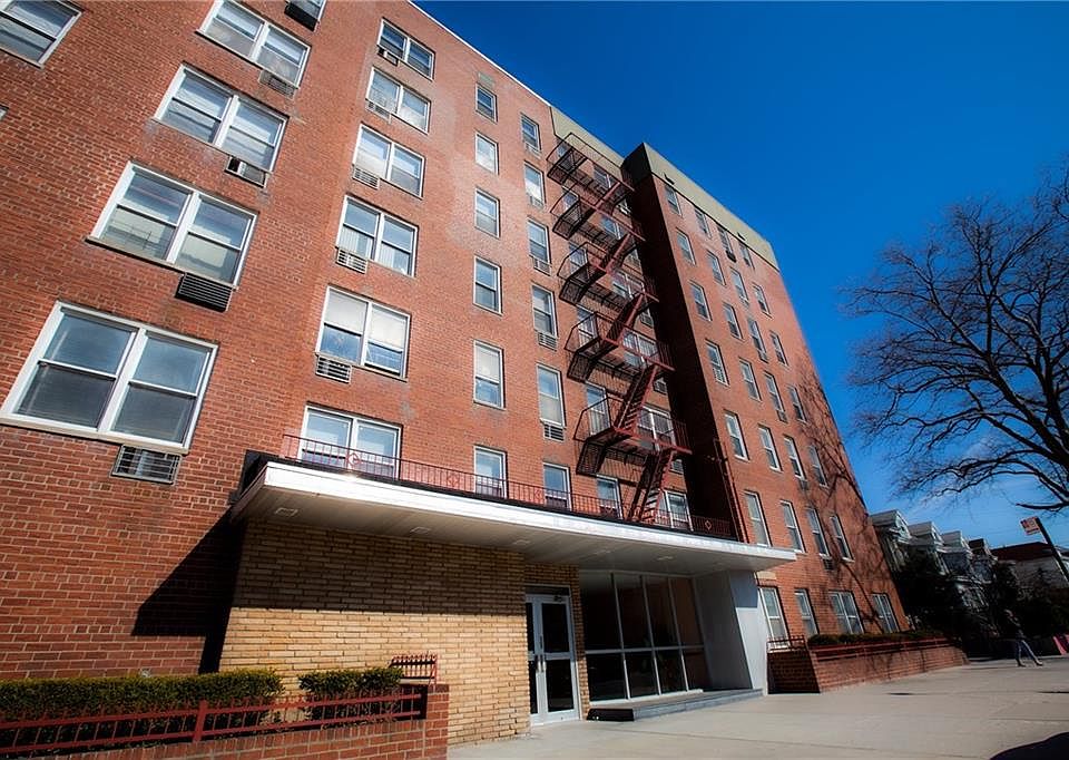 1st image of 735 Avenue W