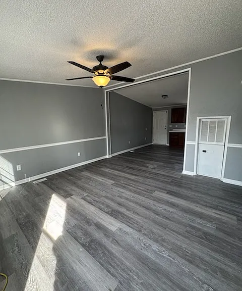126 Oak St — Photo 1