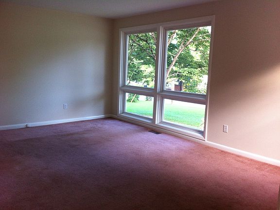 Lareg spacious livingroom! 