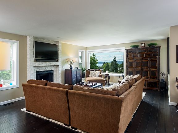 Open floorplan, lake views