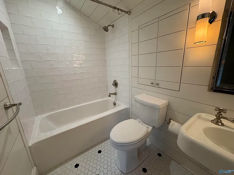 715 Clinton Ave E — Photo 20