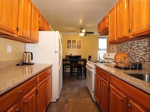 5th image of 650 Warburton Ave APT 7M