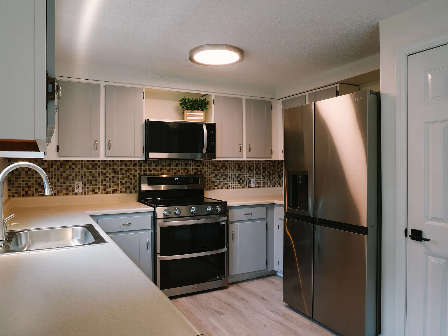 2 bed, 1.5 bath, 1303 sqft, $2,500 — Photo 2