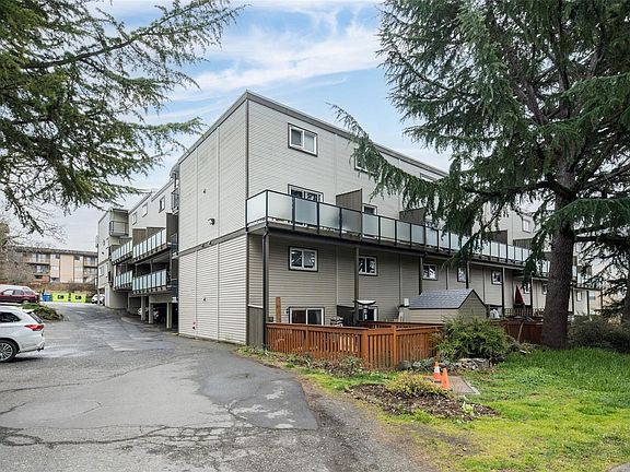4th image of 991 Cloverdale Ave #207