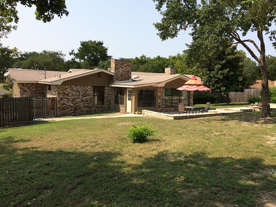 1st image of 521 Valley Dr