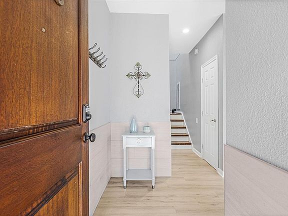 4th image of 296 Litchfield Lane