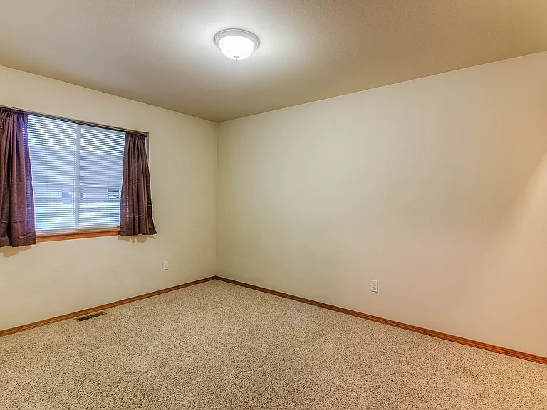 1007 S 91st Ave — Photo 7