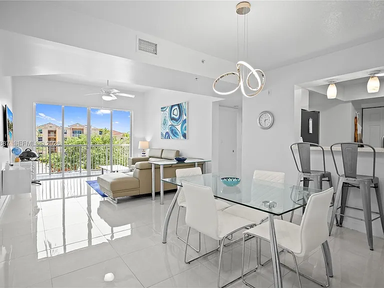529 E Sheridan St #307 — Photo 7