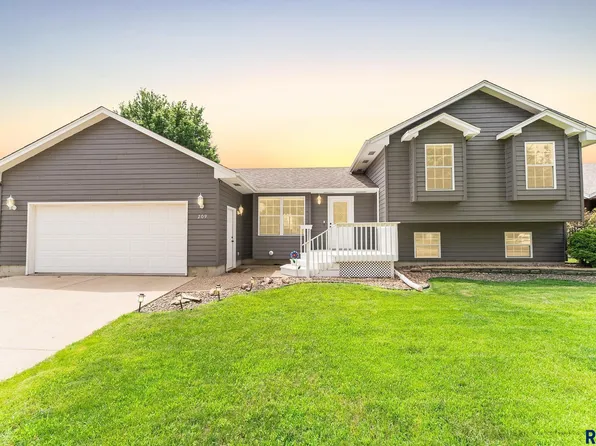 209 W Hackberry St, Brandon, SD 57005