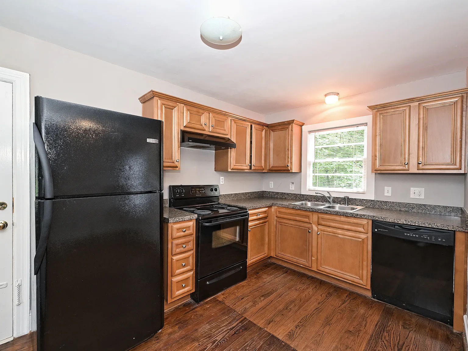 2 bed, 1074 sqft, $1,925 — Photo 3