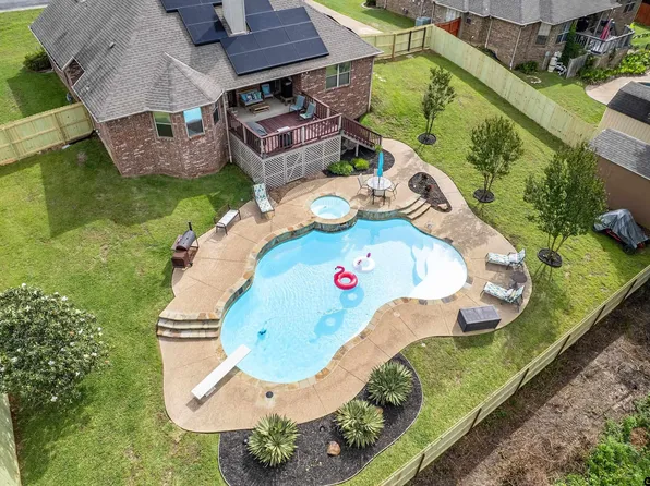 408 Northcreek Dr, Chandler, TX 75758
