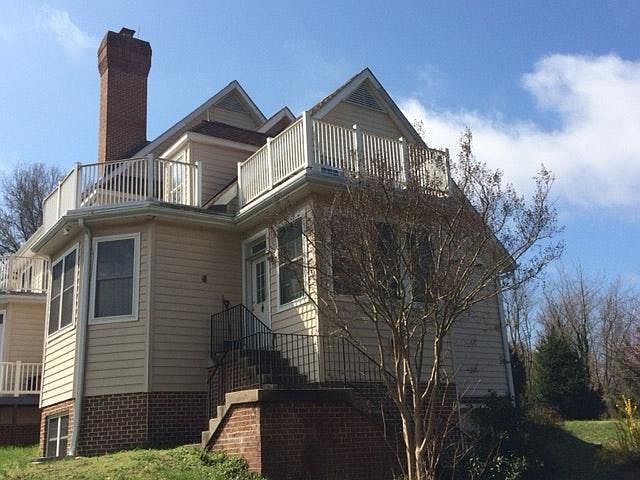 In-law apt. at WIndy Hill estate- Separate drive & entrance