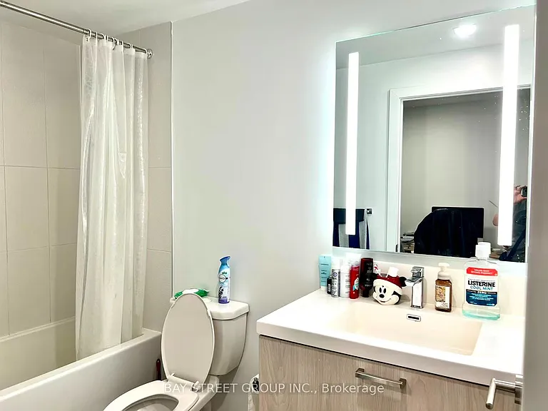 50 McCaul St #906 — Photo 13