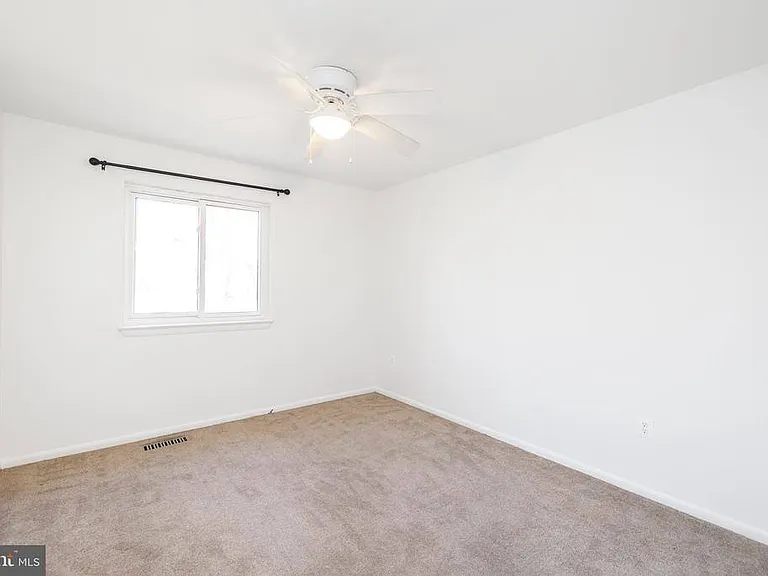 12265 Greenleaf Ave — Photo 15