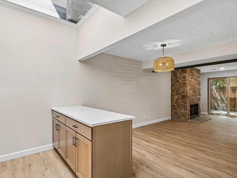 2815 S Locust St — Photo 10