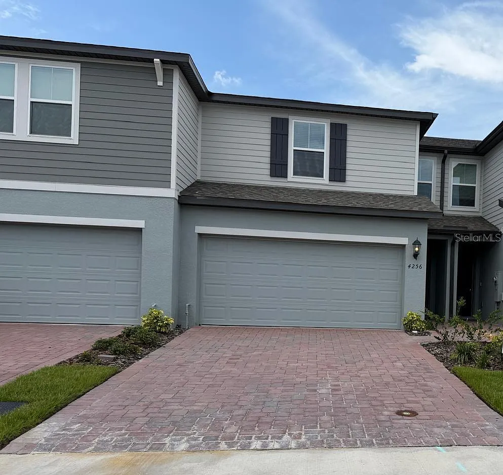 3 bed, 1566 sqft, $2,400 — Photo 1