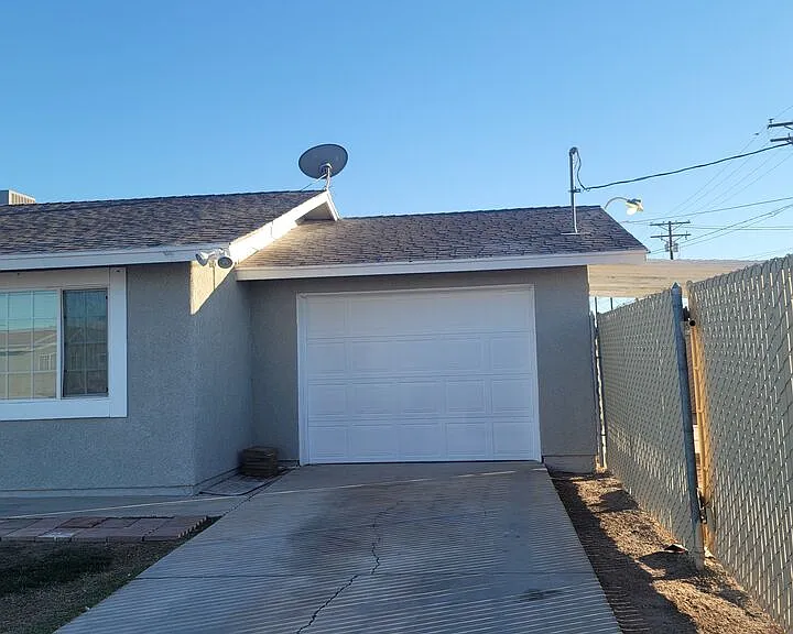 406 W 2nd St — Photo 4