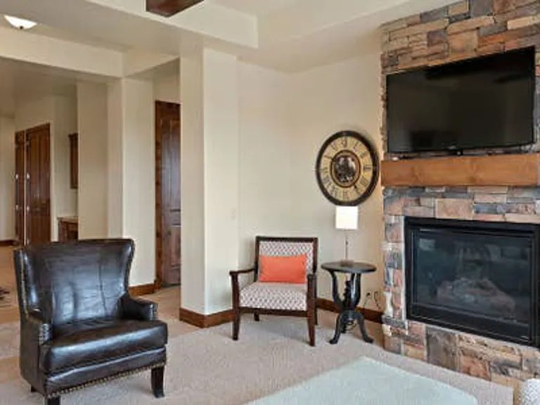 E Coral Ridge Dr — Photo 5