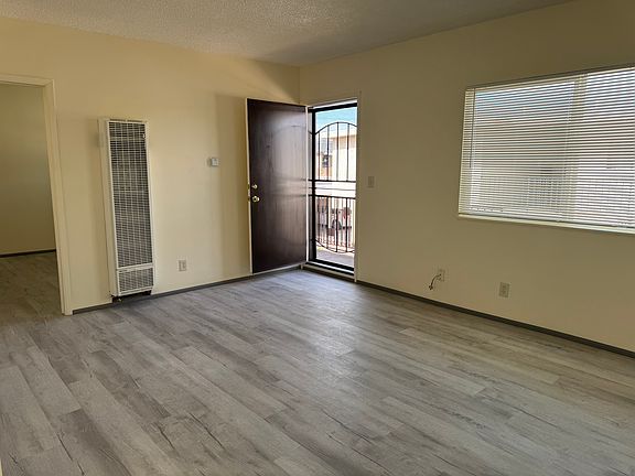 4th image of 12535 Oxford Ave APT B