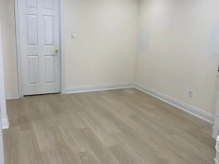 64 Grover Hill Ave #BASEMENT — Photo 7