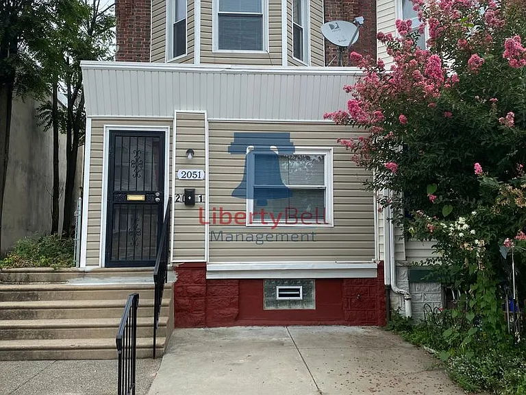 2051 S Salford St — Photo 10