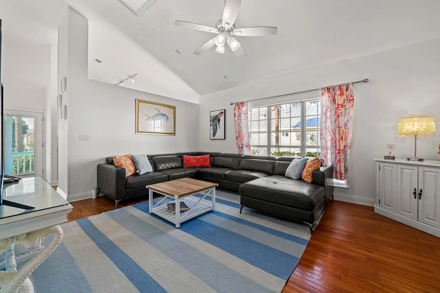 7 bed, 6.0 bath, 3293 sqft, $5,018 — Photo 1