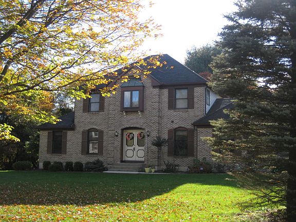 2nd image of 105 Pine Ct