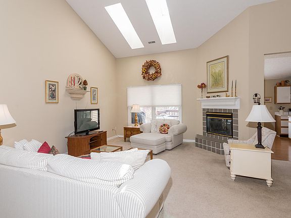 2nd image of 2085 Fahey Dr