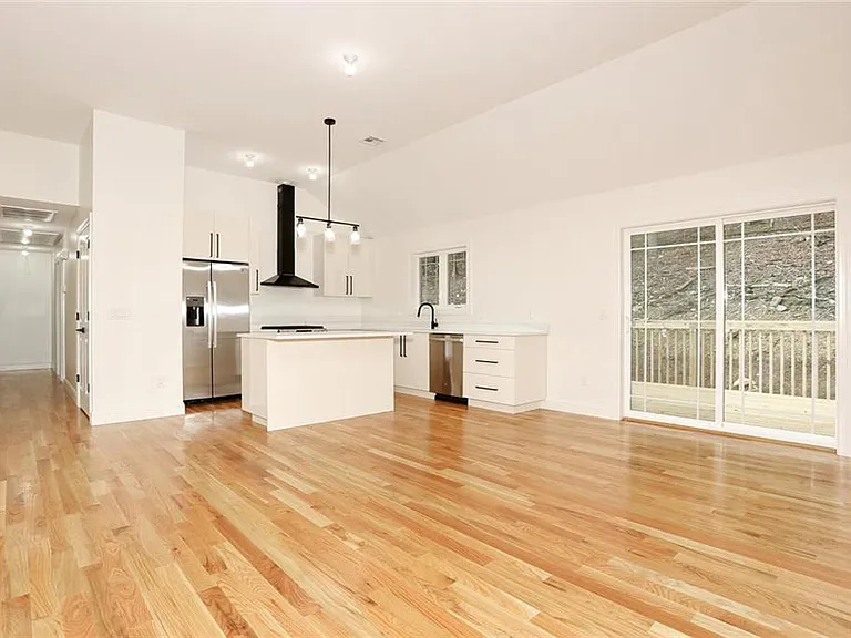 1097 Route 211 W — Photo 11