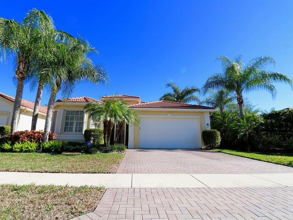 Home For Sale In Valencia Pointe