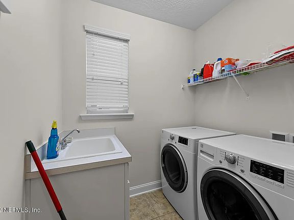 5th image of 3852 Catania Pl
