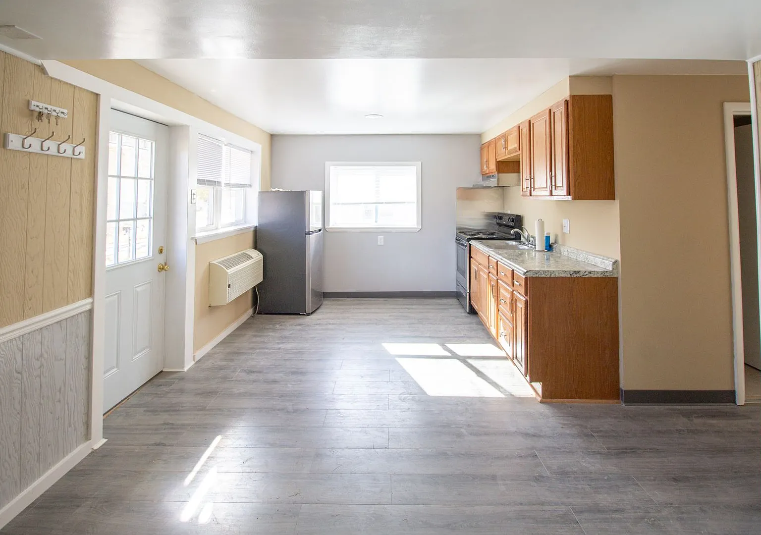 2-4 Fyfer Pl — Photo 2