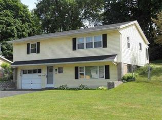 100 Caroline Dr, Gates, NY 14624