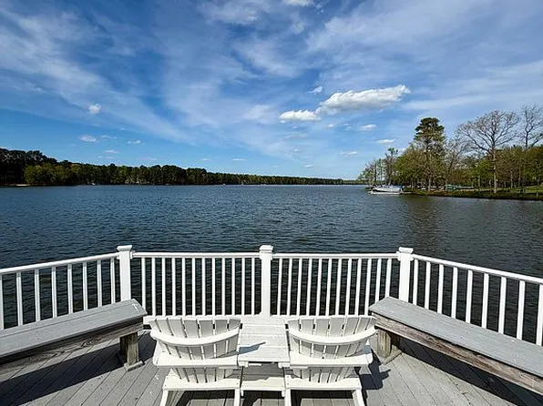 6430 Lookout Point Cir, Midlothian, VA 23112