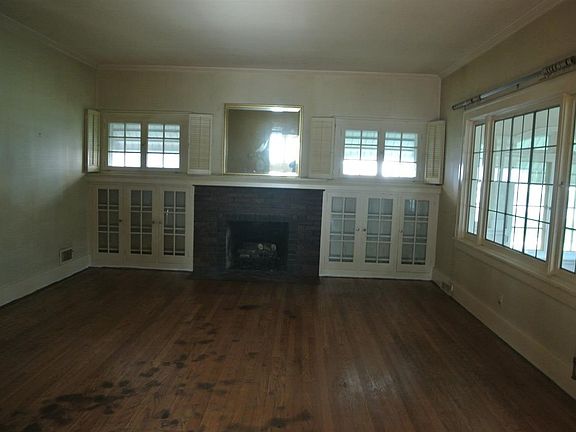 5th image of 702 E Ewing Ave