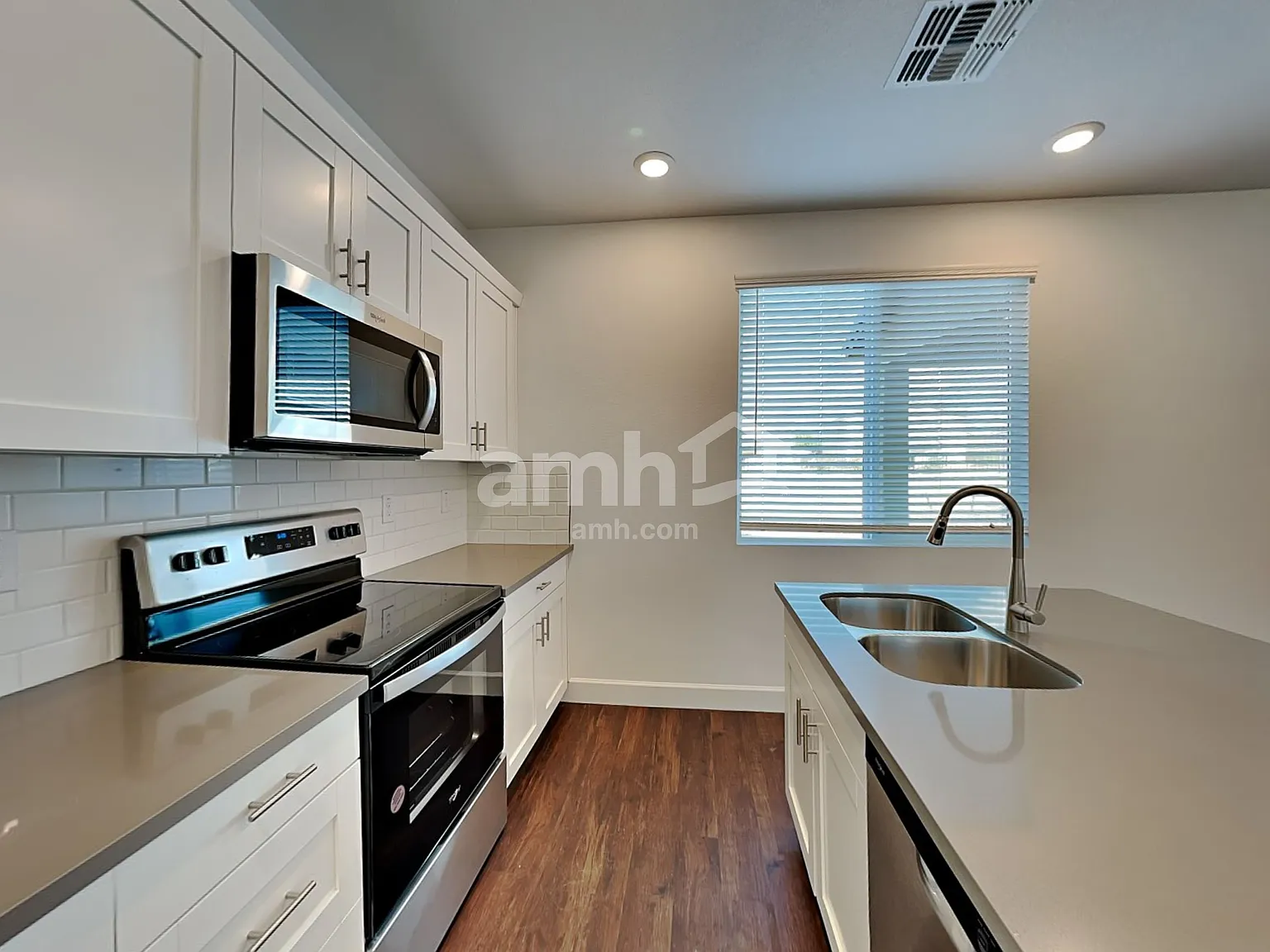 3 bed, 2.5 bath, 1766 sqft, $2,275 — Photo 4
