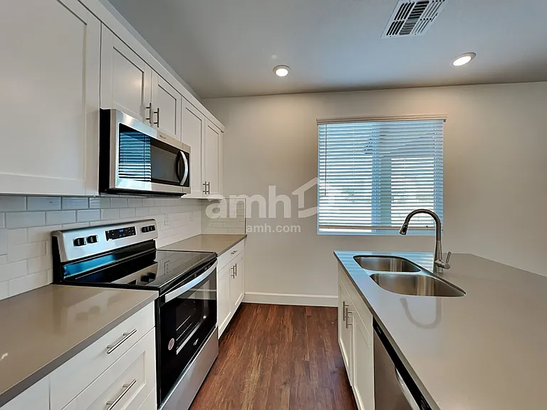 6621 S 42nd Ln — Photo 4