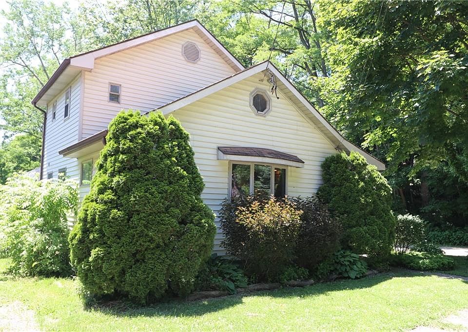 1st image of 40 Lake Ave