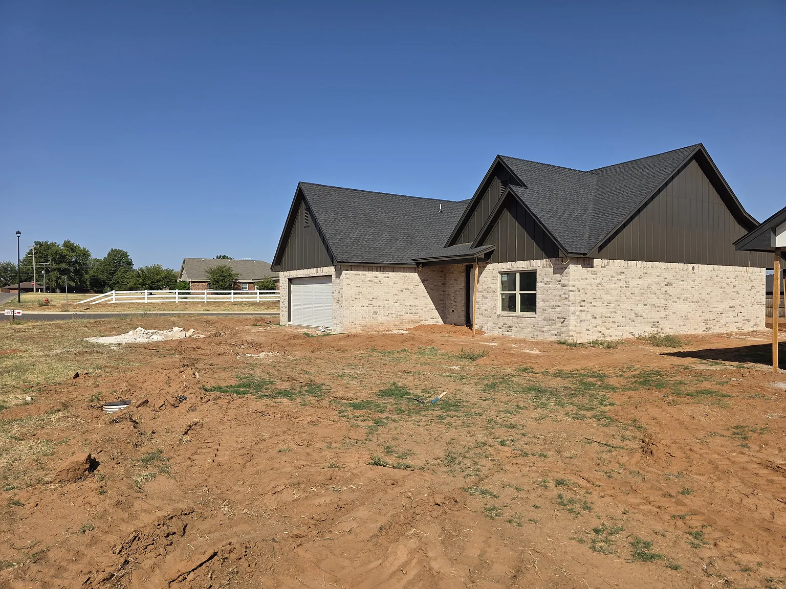 4 bed, 2000 sqft, $2,750 — Photo 3