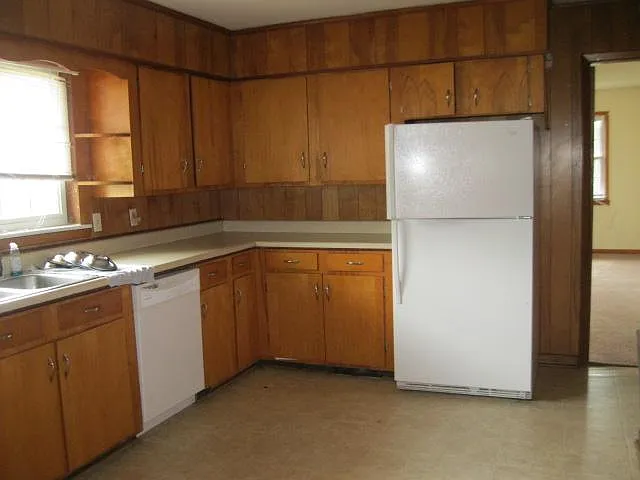 106 N Baker St — Photo 5