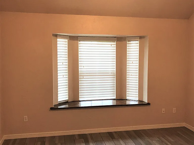3328 E Fairmont St — Photo 23