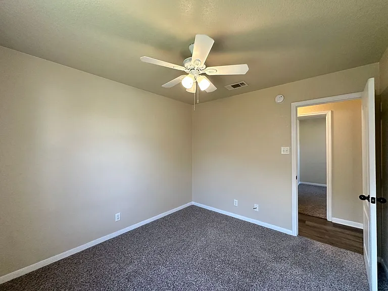 2601 Lavender Ln — Photo 35