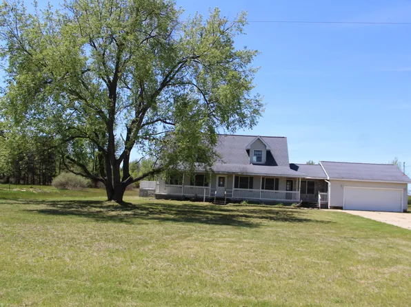7611 S Luce Ave, Fremont, MI 49412
