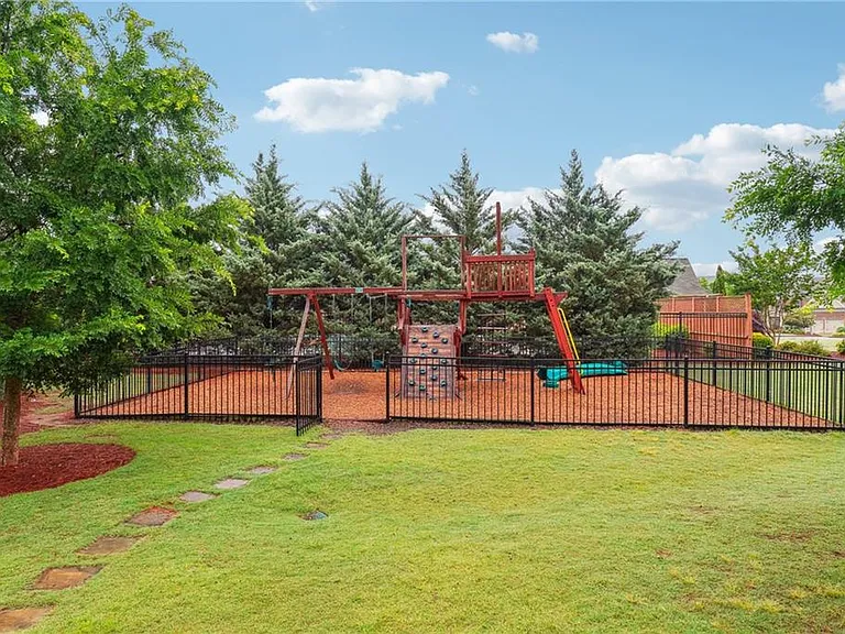 4305 Holton Ave — Photo 35