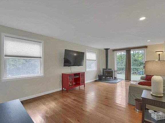 4th image of 148 Highland Ave