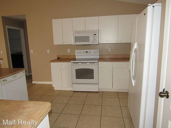 3rd image of 621 Kismet Pkwy E